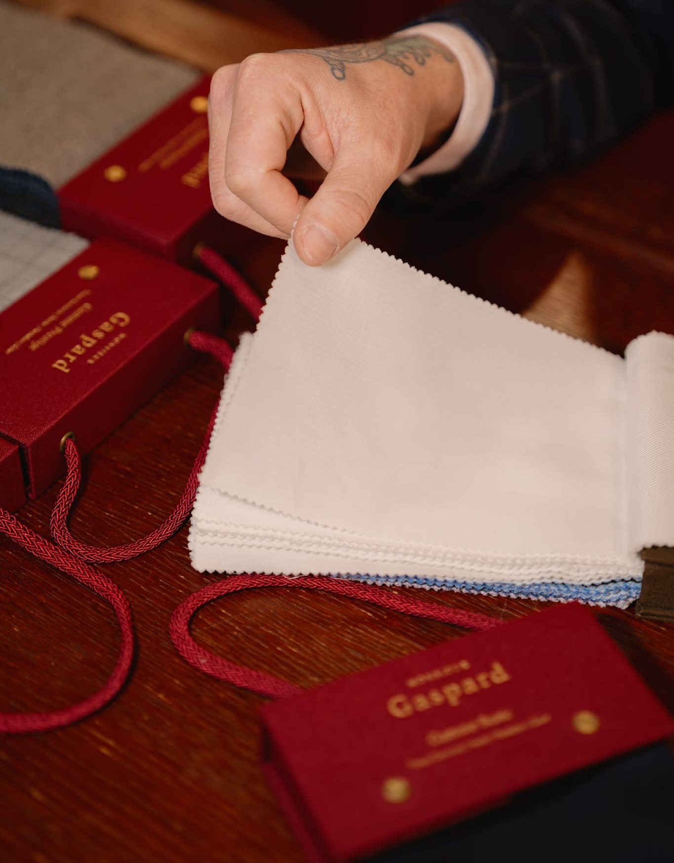 Monsieur Gaspard choix tissus chemise sur mesure
