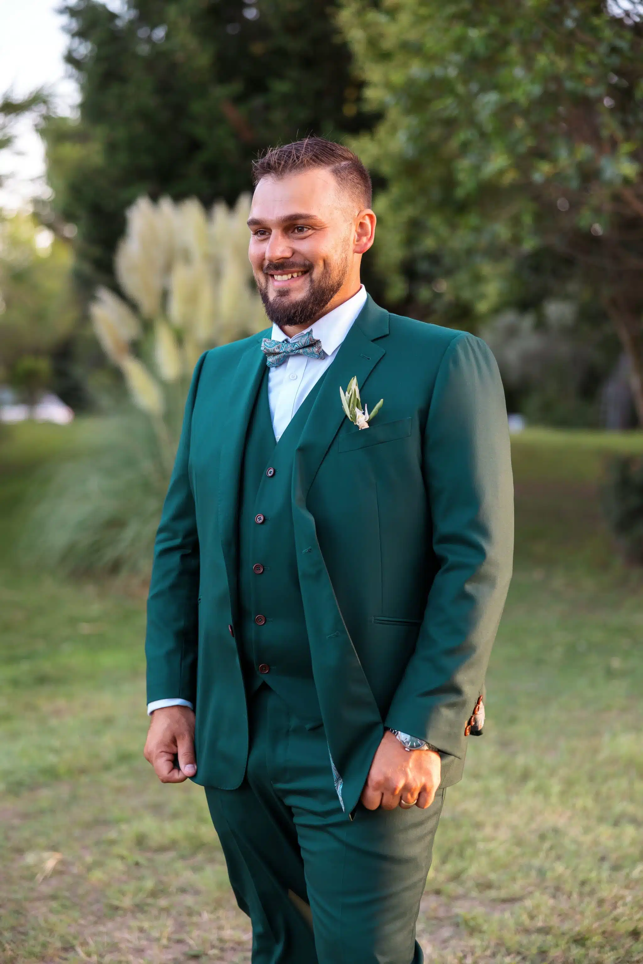 costume-mariage-vert-sapin