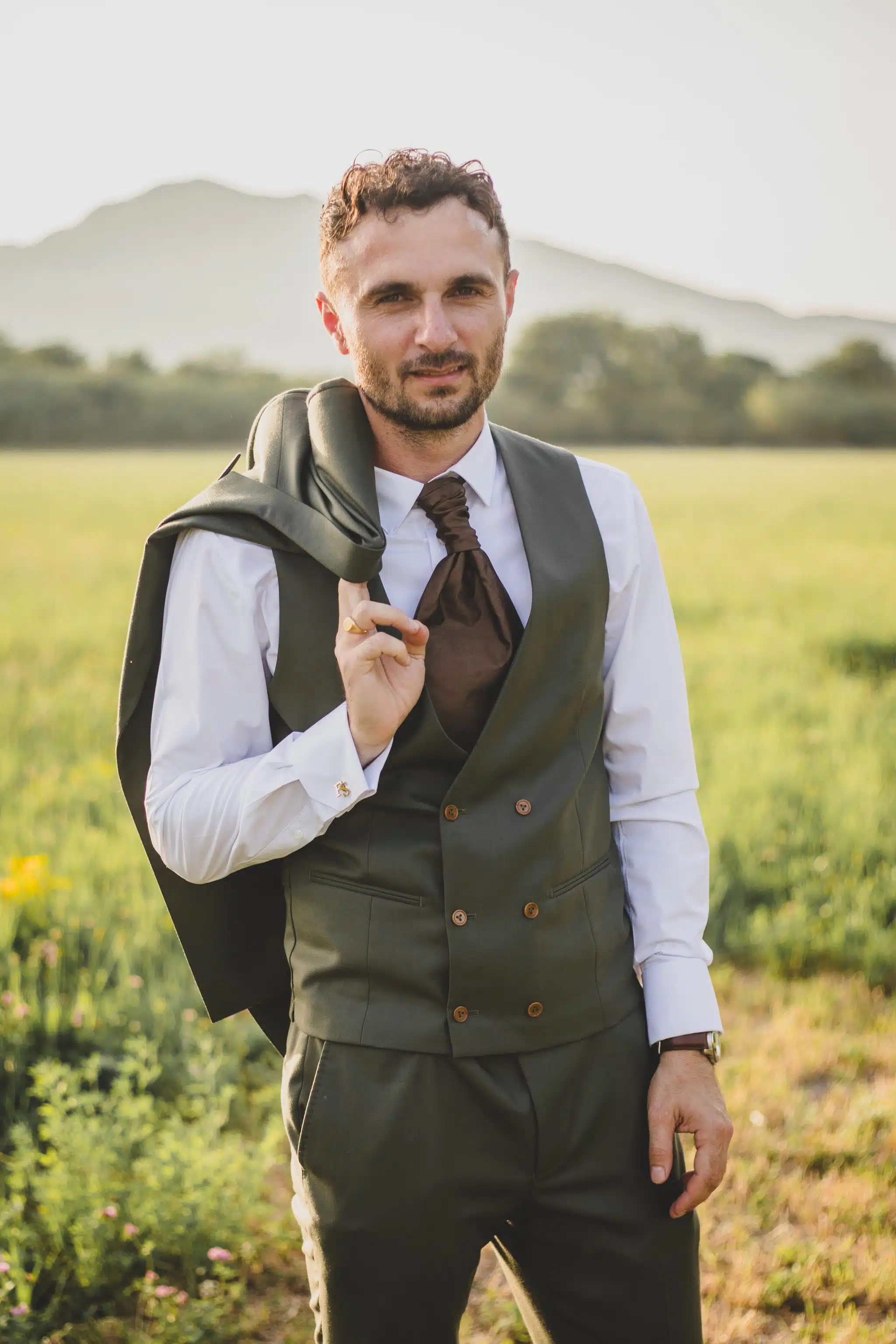 cravate lavallière costume mariage bridgerton